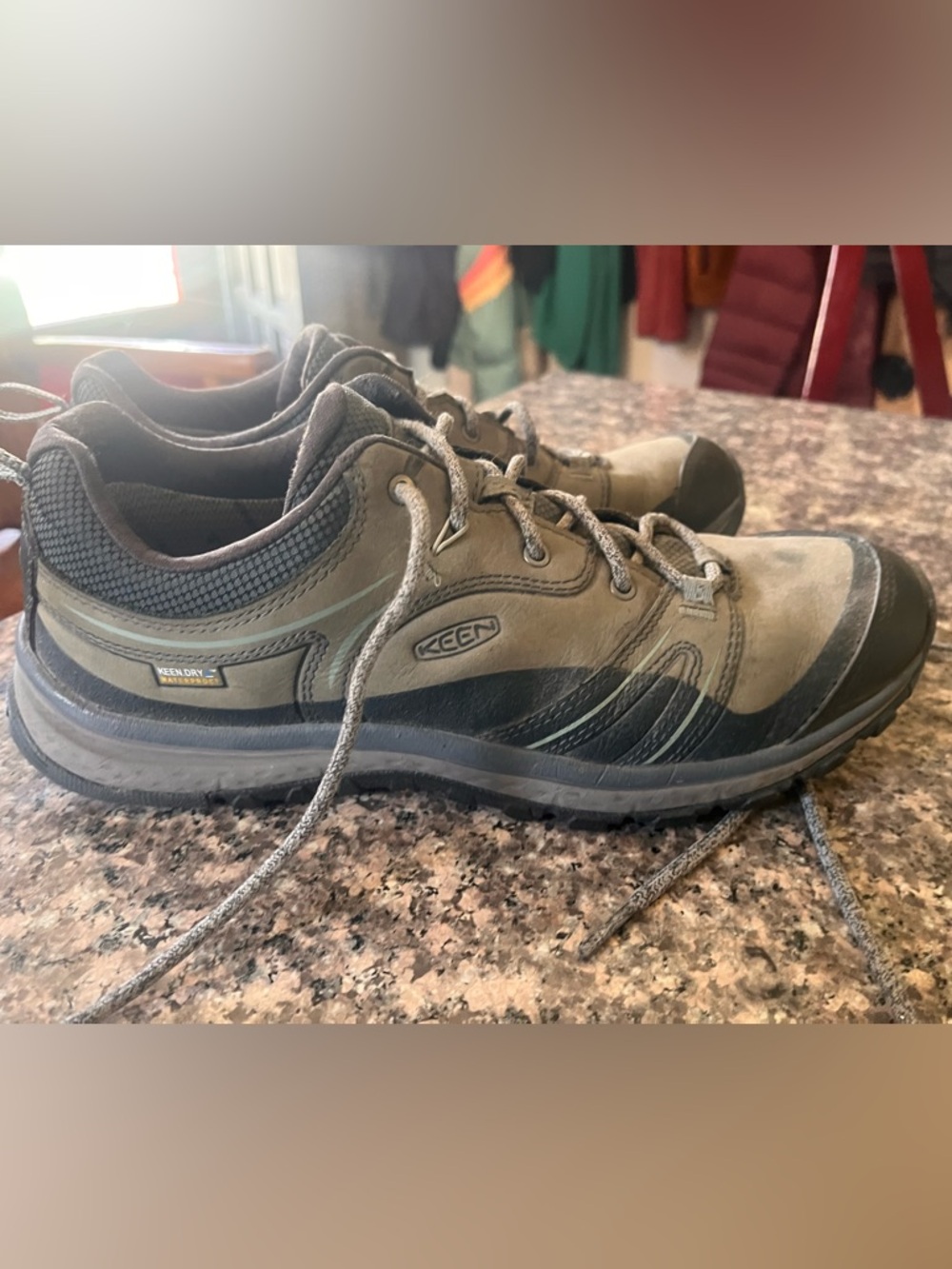 KEEN Men's Low Waterproof Hiking Shoes in Gray. Size 10.5